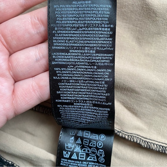 NWT Guess Claudia mini dress lace overlay velvet cap sleeves nude underlining - Picture 11 of 13